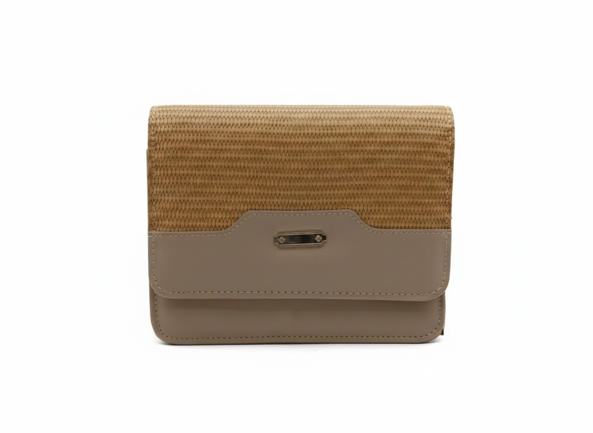 Elegantna ženska torbica sa pletenom teksturom